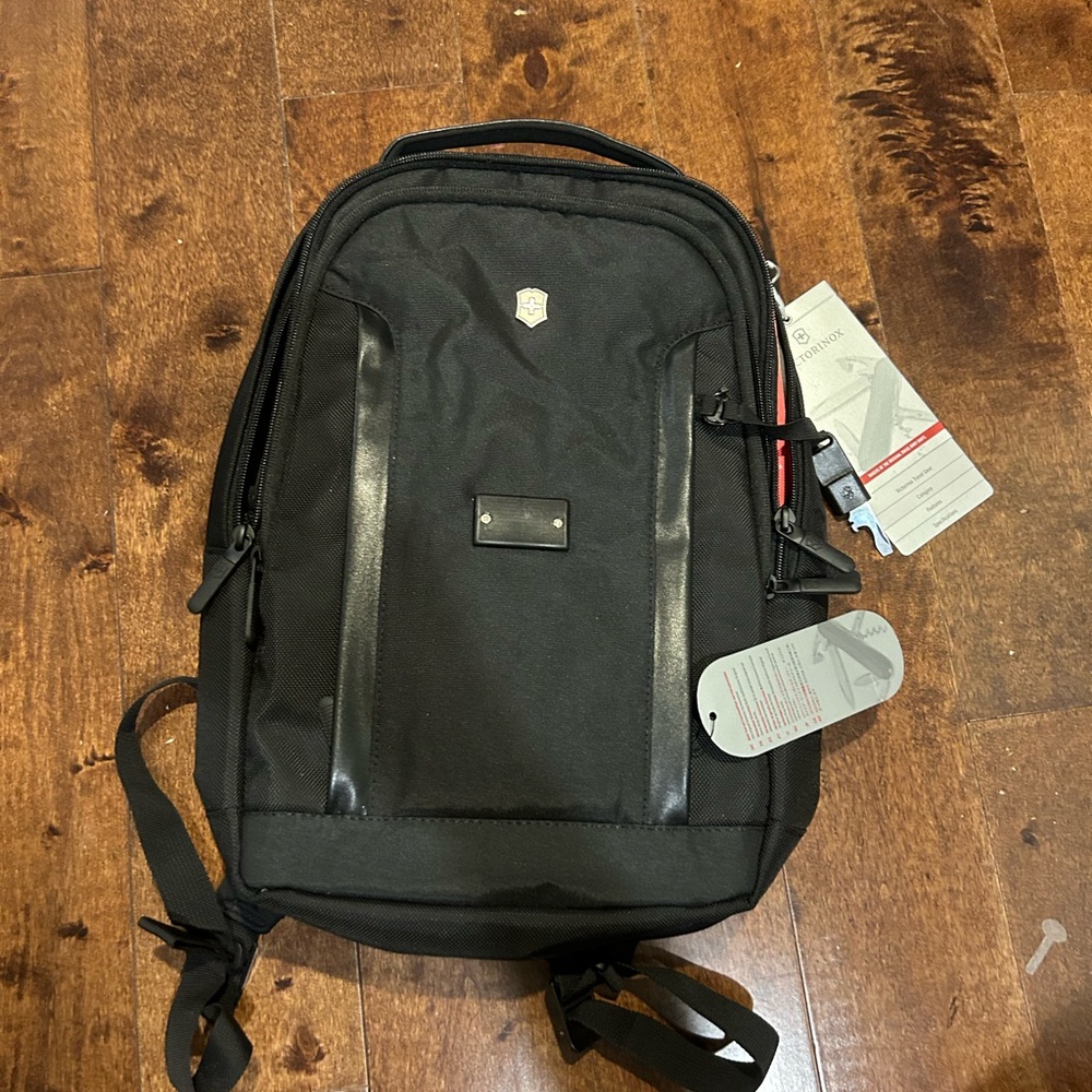 Nwt: Victorinox Black ALTMONT PROFESSIONAL COMPACT LAPTOP BACKPACK